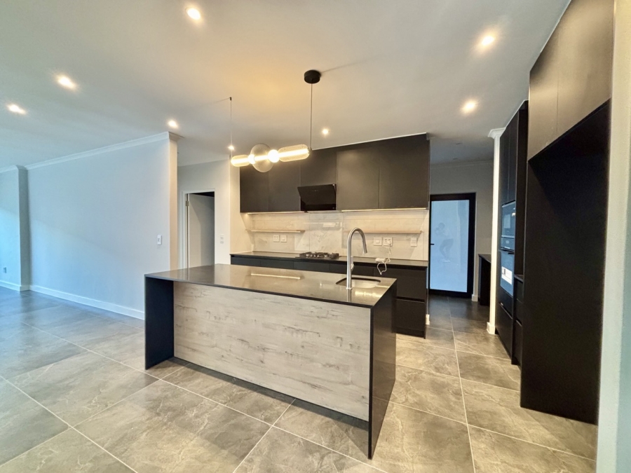 To Let 4 Bedroom Property for Rent in Sandown Western Cape